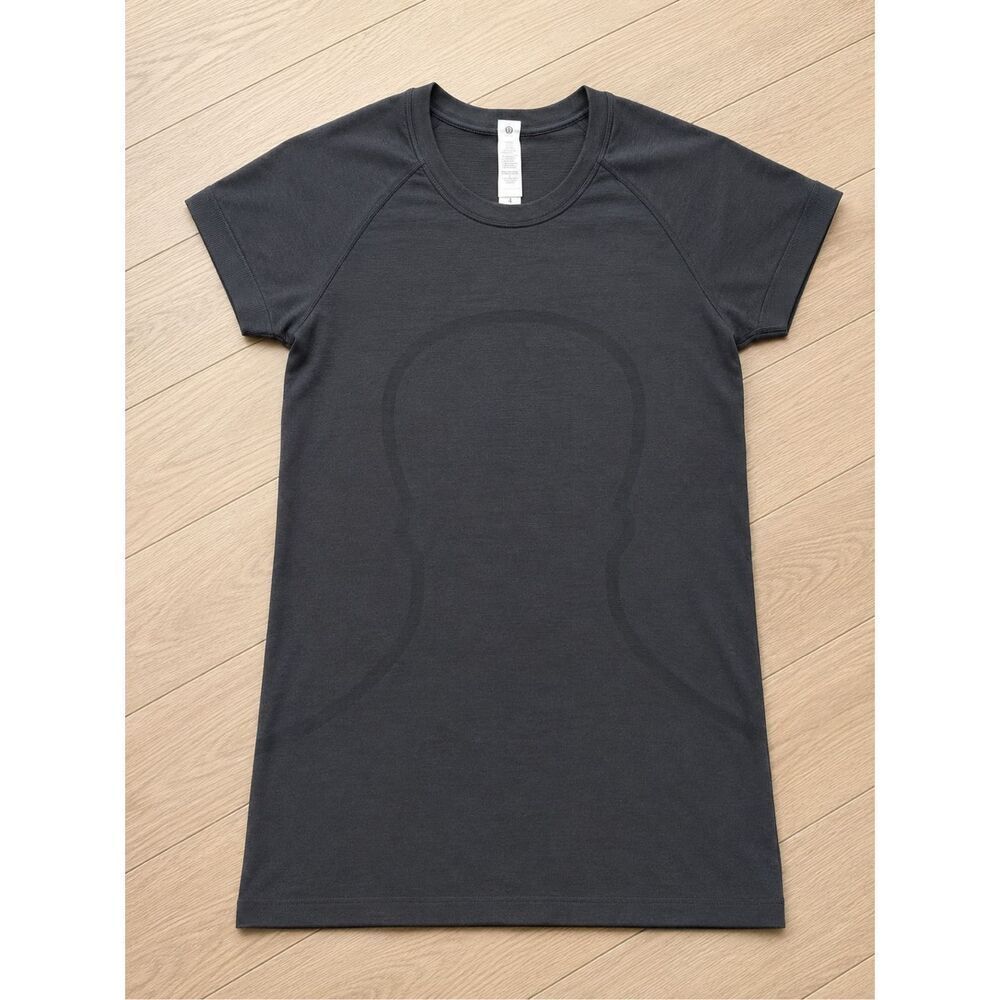 Lululemon Swiftly Tech Short Sleeve Athletic Running Tee Shirt 4 Black Athletic